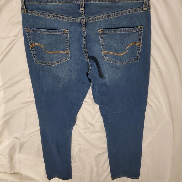 Levis - Picture 2 of 2